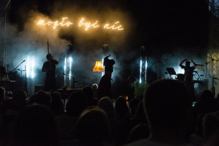Koncert zespołu Kwiat Jabłoni w wiślańskim amfiteatrze